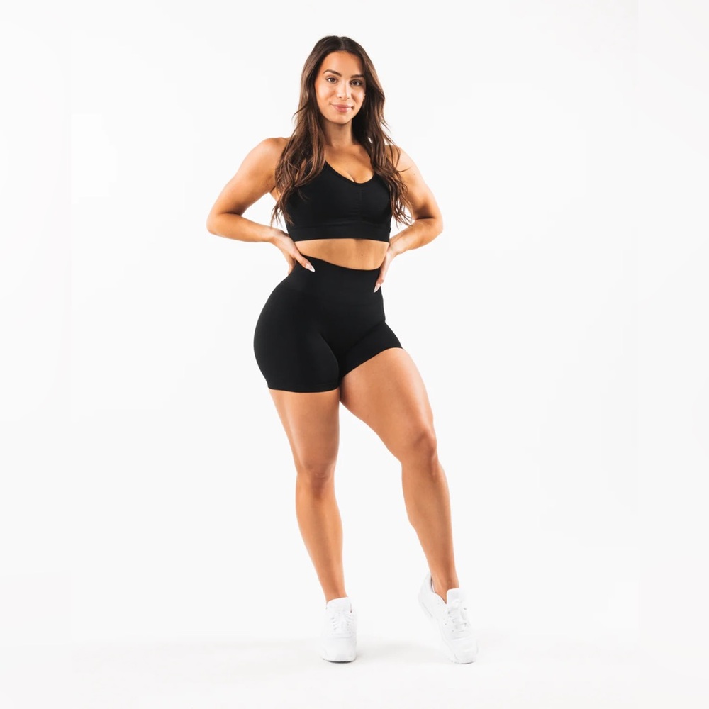 Alphalete Amplify Short 4.5”, Black
